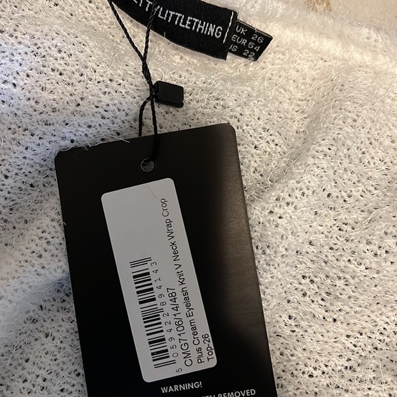 Plus size fuzzy cropped white sweater size 22 - Picture 2 of 2